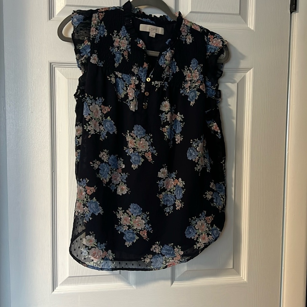 Loft Floral Ruffle Split Neck Shell M Like new condition